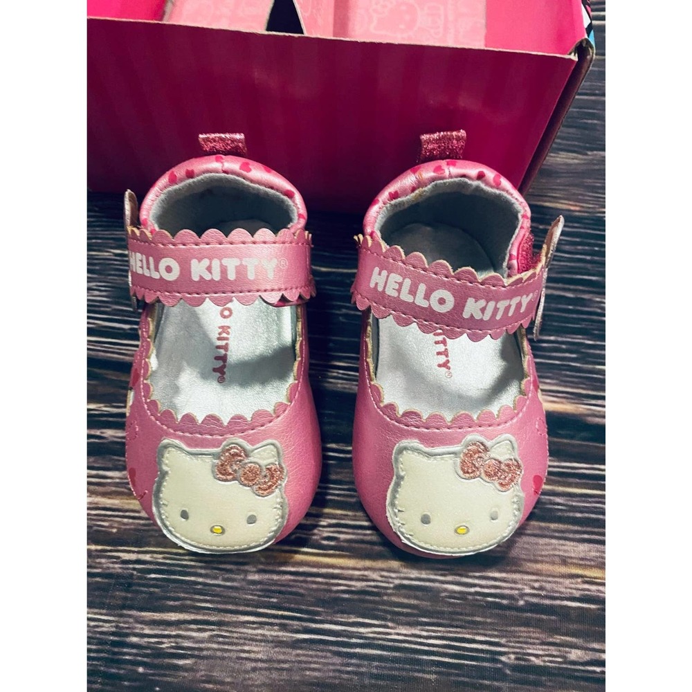 Hello kitty crib shoes 1 month